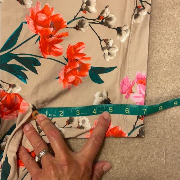 Lands End Women’s Floral Shorts - Picture 5 of 9